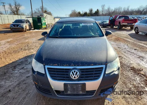 2010 Volkswagen Passat Komfort z USA, uszkodzony, nr VIN WVWJM7AN9AE102252